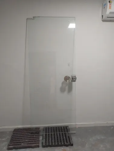 Vindo uma porta de vidro em bom estado