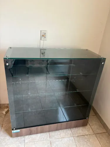 VENDO BALCÃO DE VIDRO