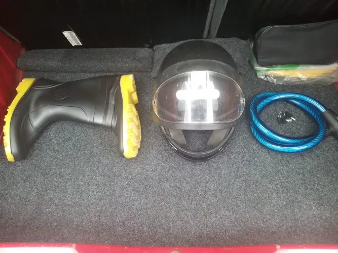 Bota/capacete/tranca para moto só 150 tudo.