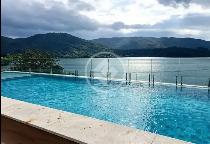 JS-LINDO LOFT EM FRENTE À LAGOA DA CONCEIÇÃO
