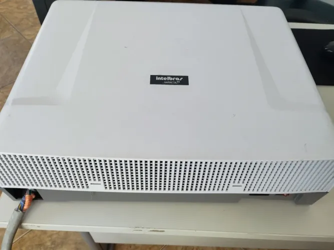 PABX híbrido INTELBRAS IMPACTA 140 - gabinete com fontes e placas