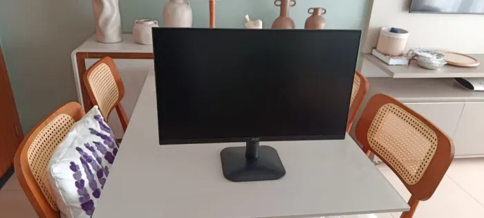 Monitor AOC de 23" 100HZ e 1 MS.