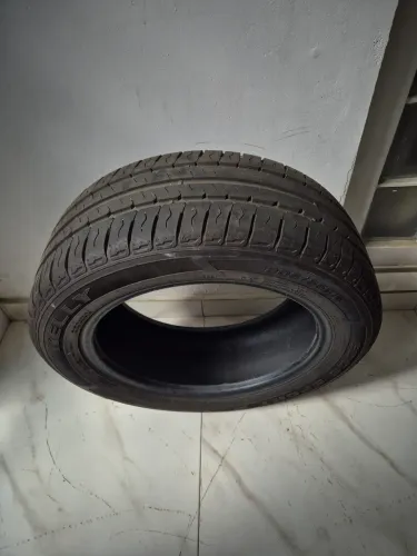 Pneu Goodyear kelly Edge Sport 2 Aro 16 ( 205/55 R16) com pequena bolha