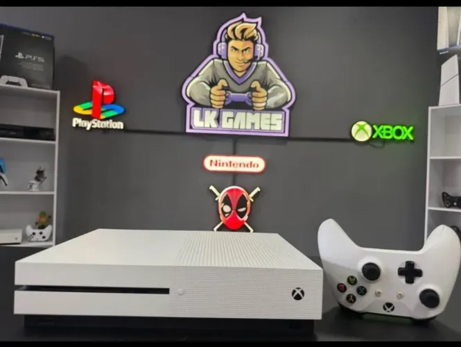 Xbox One S - 500 GB (LOJA FISICA JUNDIAI)