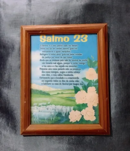 Quadro antigo em madeira Tamanho 18x22,5 cm Relíquia vintage