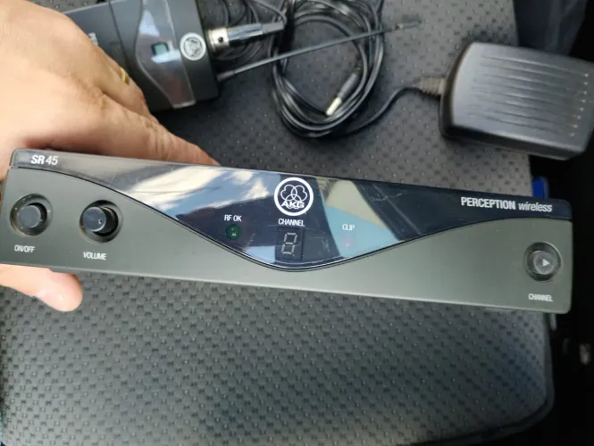 Microfone AKG Perseption S45 Presenter Lapela