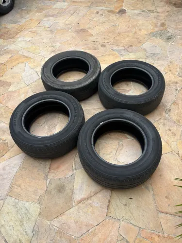 4 pneus 23560 r16 usados 