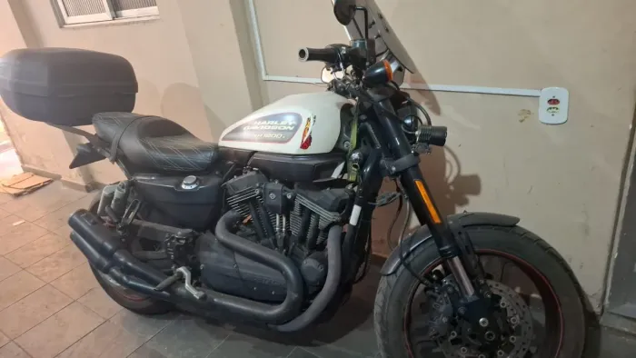 Vendo Harley Davidson XR 1200.