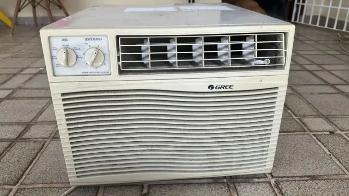 02 Ar-condicionado - Janela 01 7.500 BTUS 01 12.000 BTUS