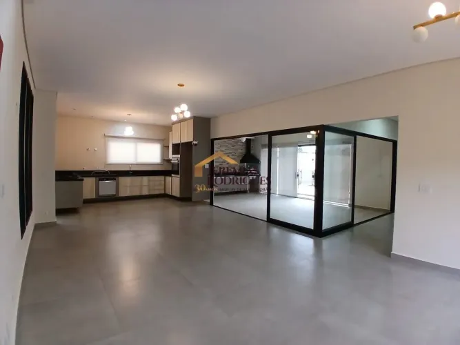 Casa à venda no Condomínio Campos do Conde em Taubaté/SP.