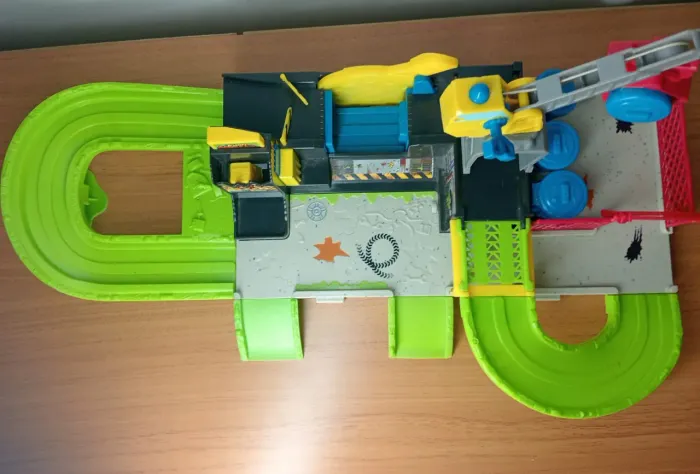 Ferro velho trash wheels trash pack