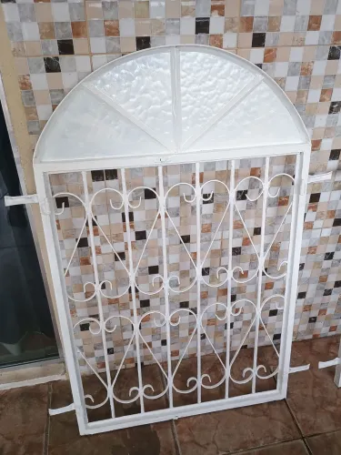 Janela de ferro 72cm x 107cm