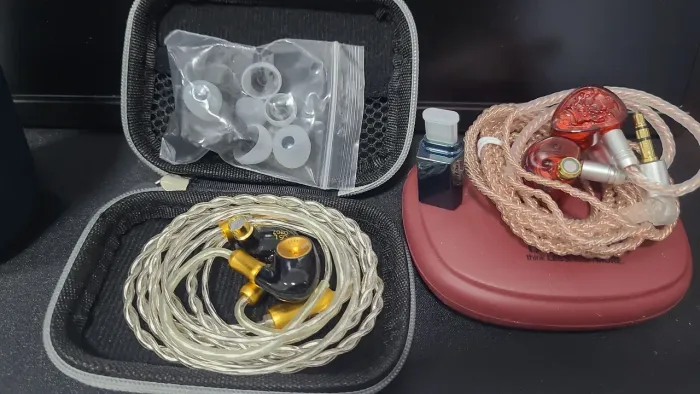 Fones de ouvido EPZ Q5 + TangZu Waner Red Lion + Muse M1