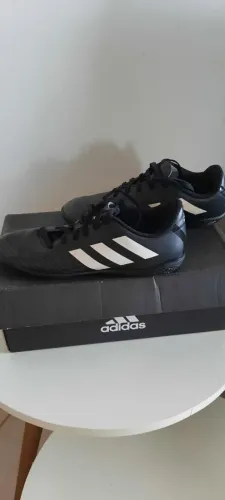 Chuteira ,Adidas e Nike em perfeito estado de conservação