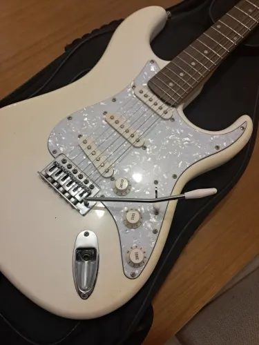 Guitarra Memphis by Tagima Branca/Pérola 