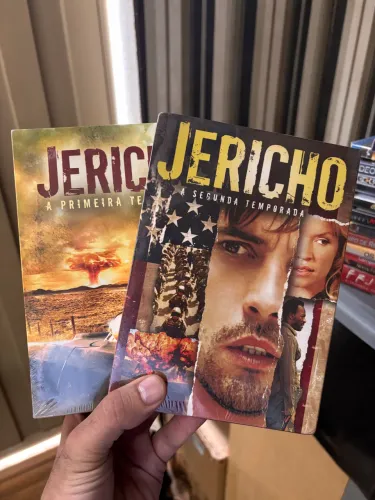 Kit DVDs Série Jericho 2 Temporadas