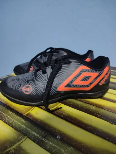 Chuteira society umbro