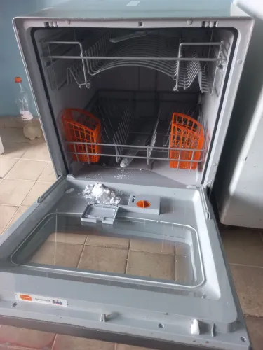 LAVA LOUÇAS BRASTEMP 8 SERVIÇOS SEMI NOVA ANTIGA DONA DISSE QUE ESTAVA VAZANDO AGUA ....