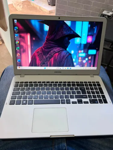 Notebook i5 com placa de video 