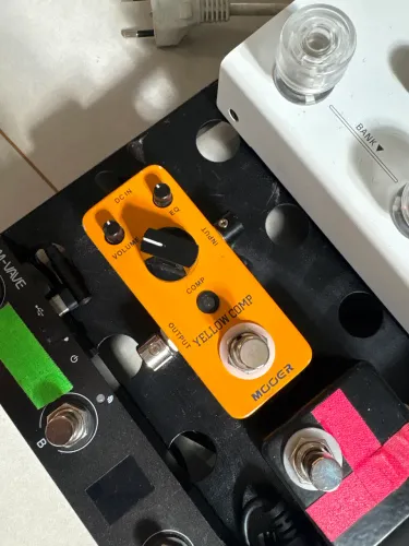 Mooer Yellow comp 