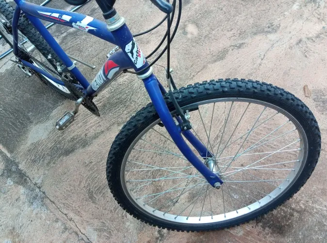 Bike aro 26  carbon wendy"18"machas raios grossos semi-nova fone * zap.