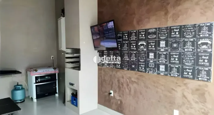 Casa residencial disponível para locação no bairro Brasil em Uberlândia-MG.