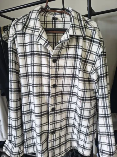 Camisa manga longa xadrez tecido grosso.