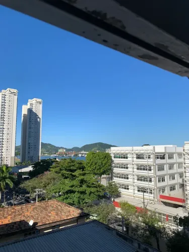 Apartamento para alugar - 2 quartos, dependências de serviço, garagem, elevador - P. Praia