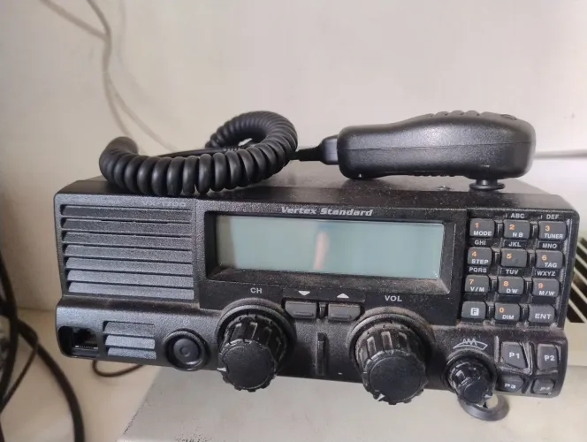 Rádio amador Vertex vx1700