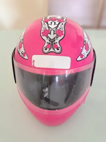 Capacete para meninas crianças - usado apenas 02 vezes