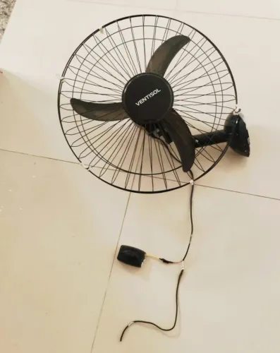Ventilador tufão de parede seminovo 
