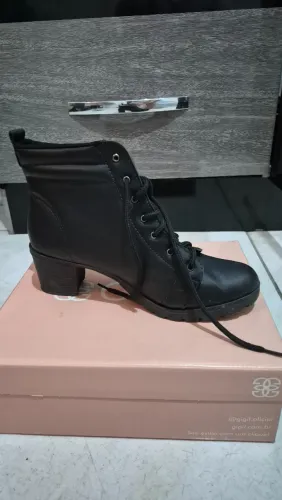Bota coturno preta da Gigil