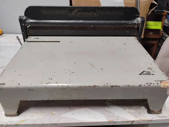 Vendo encadernadora Lassane espiral com marcas de uso funcionando tudo perfeitamente 350.0