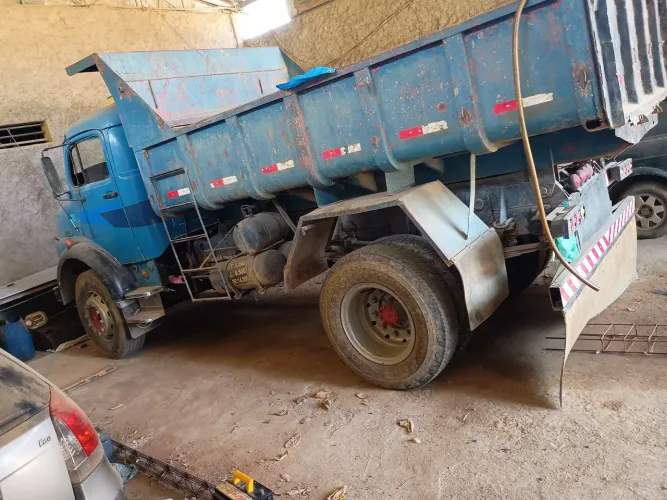 Vendo caminhão toco caçamba 