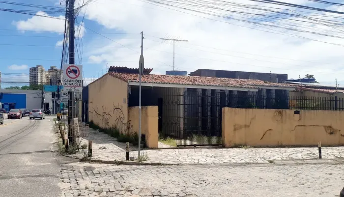 ALUGO CASA PARA FINS COMERCIAIS EM CANDELÁRIA PRÓXIMO DA PRUDENTE DE MORAIS.