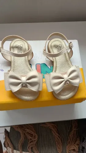 Sandália infantil feminina ( tamanho 23 )