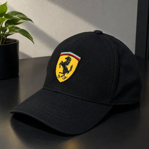 Boné Ferrari Preto - Logo Scuderia Ferrari
