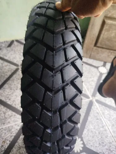 Pneu traseiro da Falcon zero