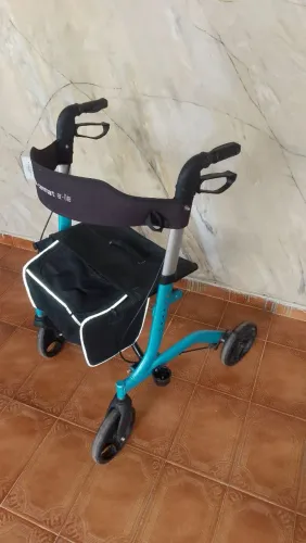 Andador Para Idoso com Rodas e Assento