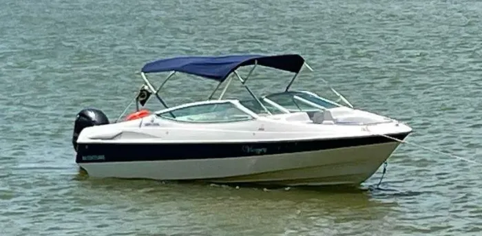 Lancha Ventura 23 200hp 4t