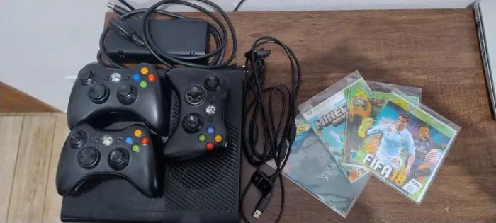 Xbox 360 super slim (kit completo)
