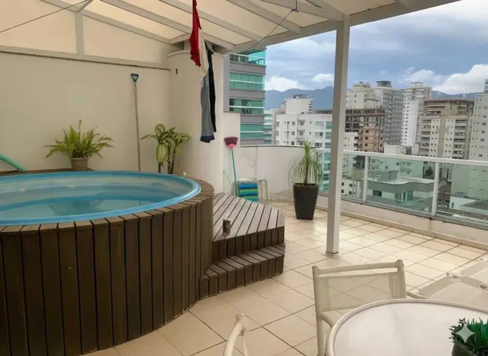 Cobertura duplex com 3 dormitórios na Meia Praia em Itapema/SC