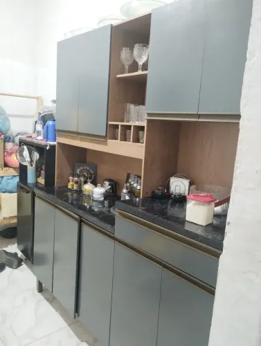 Mesa e armário cozinha