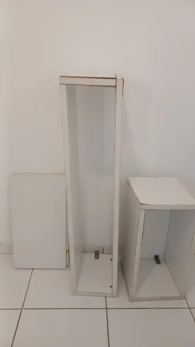 Nicho branco usado quarto/escritório