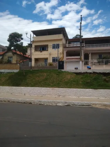 Vendo ou troco excelente cobertura no centro de Bicas-MG.
