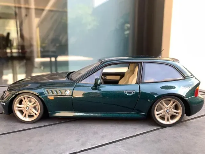 MIniatura 1:18 UT BMW Z3 coupe V6 maravilhosa!