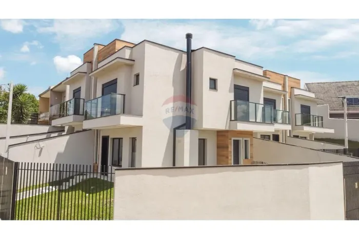 Sobrado Novo no Atuba com 3 Quartos, Suíte 104m²
