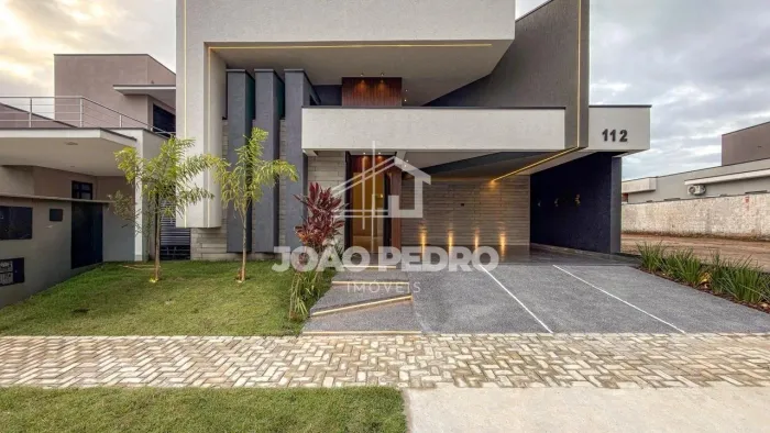 Casa no Condomínio Ouroville com Designer Moderno com Ambientes Integrados e Excelente Pad