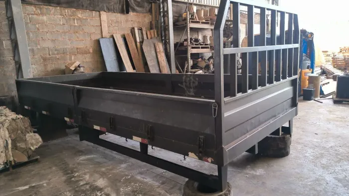 CARROCERIA METÁLICA PARA CAMINHÃO 3/4 - PIRÂMIDE
