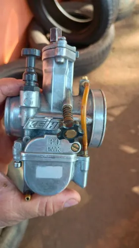 Carburador e peso de guidão